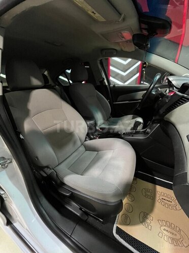 Chevrolet Cruze-18