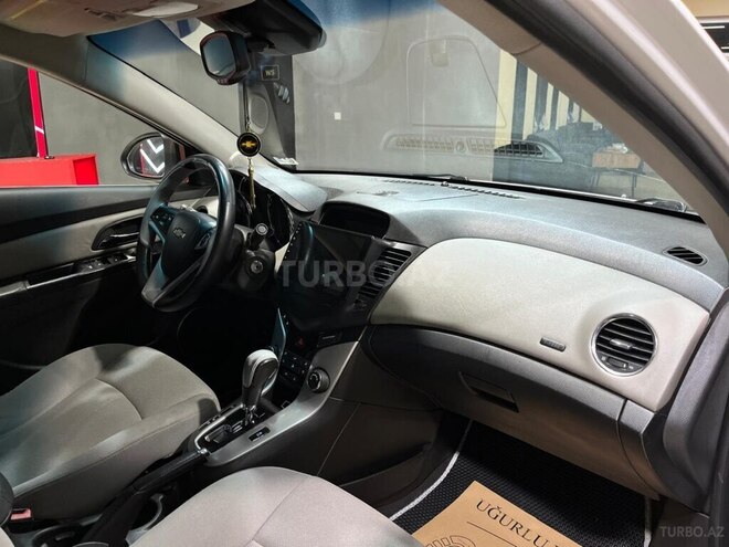 Chevrolet Cruze-17