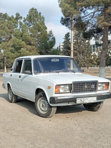 LADA (VAZ) 2107 2003, 86,000 km - 1.6 l - Salyan