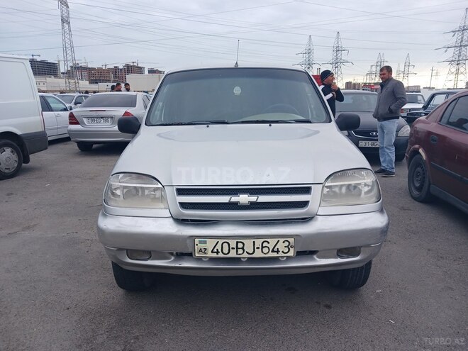 Chevrolet Niva 2005, 331,875 km - 1.7 l - Quba