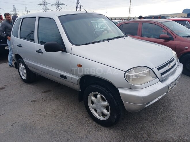 Chevrolet Niva 2005, 331,875 km - 1.7 l - Quba