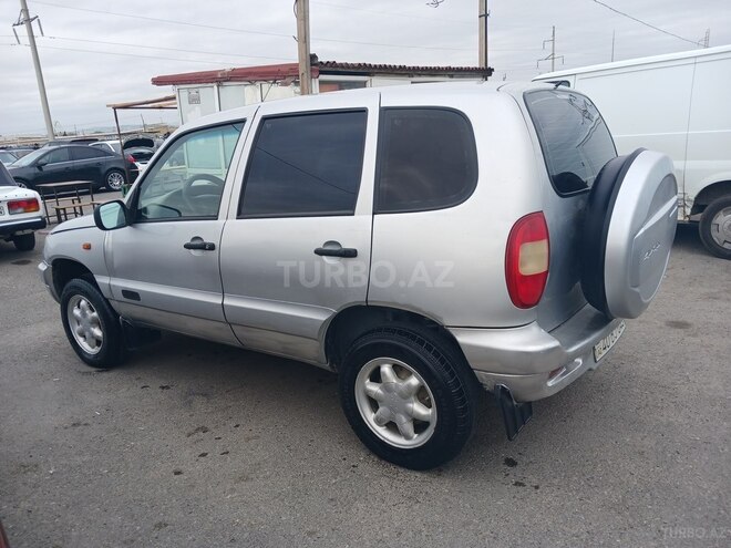 Chevrolet Niva 2005, 331,875 km - 1.7 l - Quba