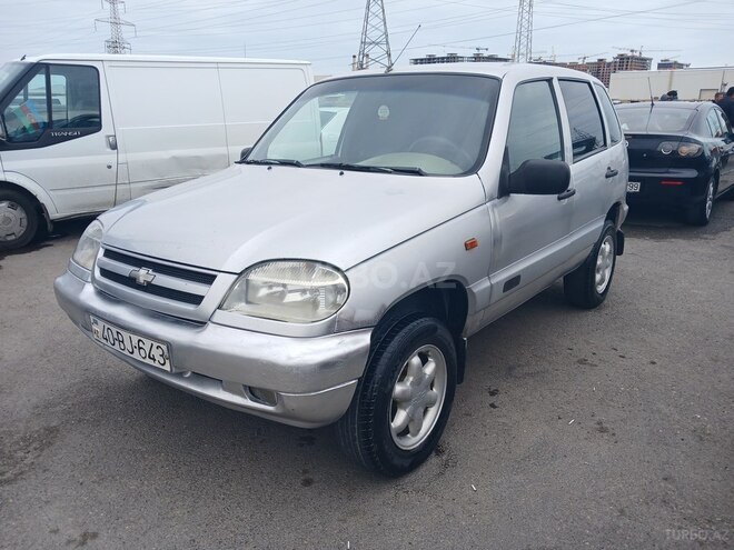 Chevrolet Niva 2005, 331,875 km - 1.7 l - Quba