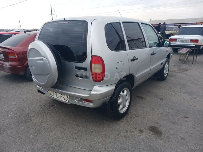 Chevrolet Niva 2005, 331,875 km - 1.7 l - Quba