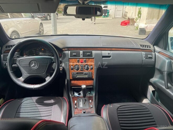 Mercedes E 200 1995, 300,000 km - 2.0 л - Bakı