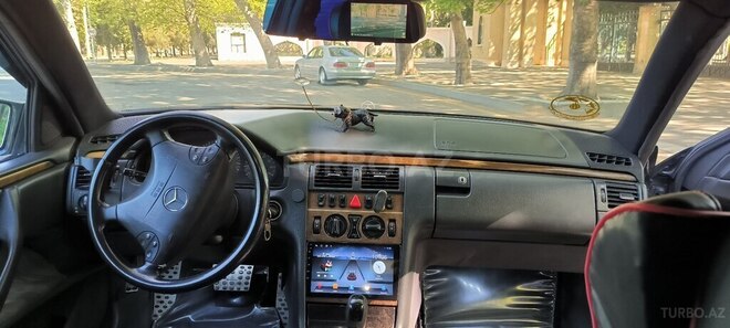 Mercedes E 280-3