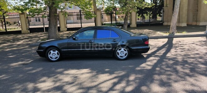 Mercedes E 280-9