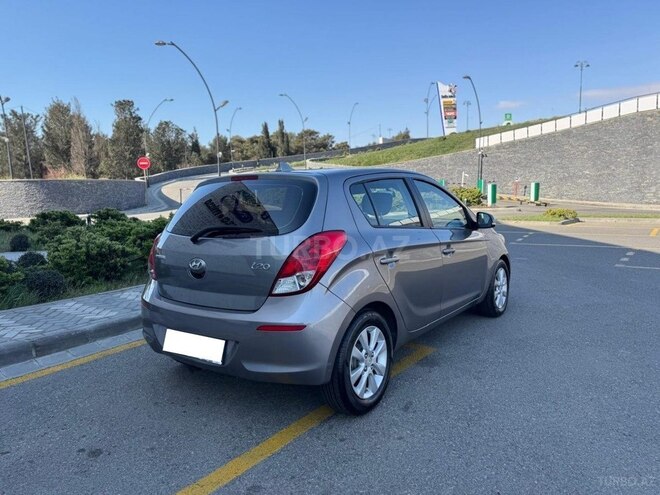 Hyundai i20-11