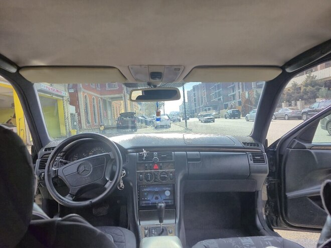 Mercedes E 240 1997, 311,000 km - 2.4 l - Gəncə