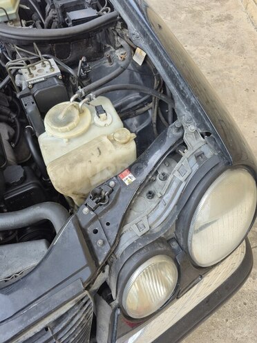 Mercedes E 240 1997, 311,000 km - 2.4 l - Gəncə