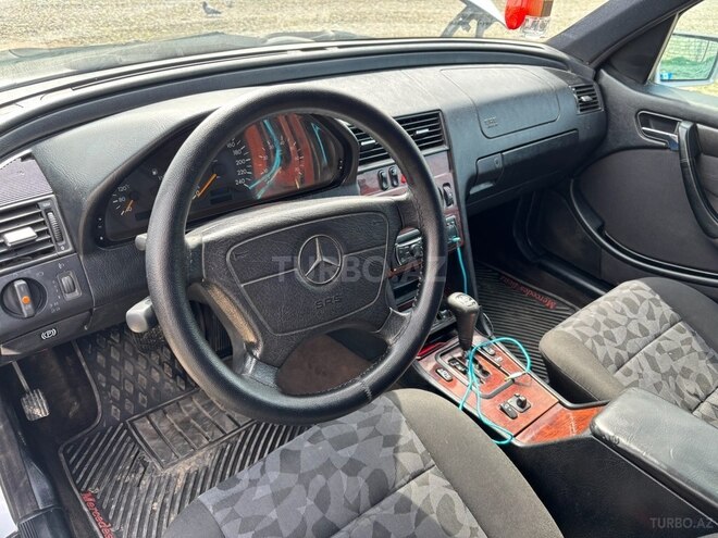 Mercedes C 180 1999, 408,250 km - 1.8 l - Qazax