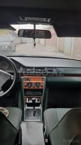 Mercedes E 300 d 1990, 123,456 km - 3.0 л - Quba