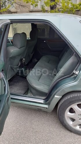 Mercedes E 300 d 1990, 123,456 km - 3.0 л - Quba