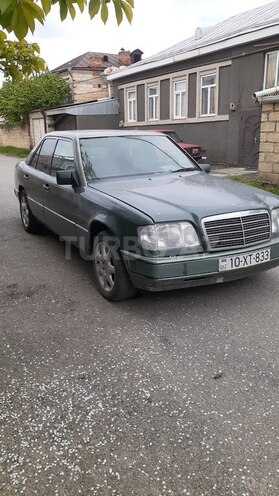 Mercedes E 300 d 1990, 123,456 km - 3.0 л - Quba