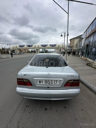 Mercedes E 200 2002, 408,313 km - 2.0 l - Quba