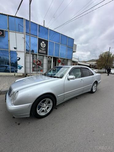 Mercedes E 200 2002, 408,313 km - 2.0 l - Quba