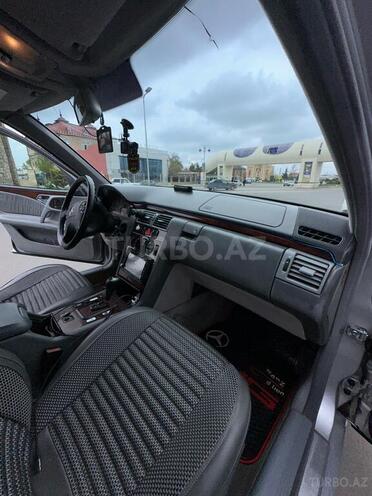 Mercedes E 200 2002, 408,313 km - 2.0 l - Quba