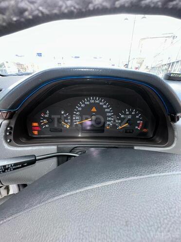 Mercedes E 200 2002, 408,313 km - 2.0 l - Quba
