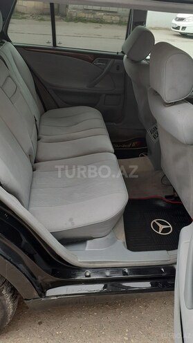 Mercedes 200 2002, 348,000 km - 2.0 л - Quba
