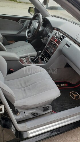 Mercedes 200 2002, 348,000 km - 2.0 л - Quba