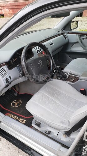 Mercedes 200 2002, 348,000 km - 2.0 л - Quba
