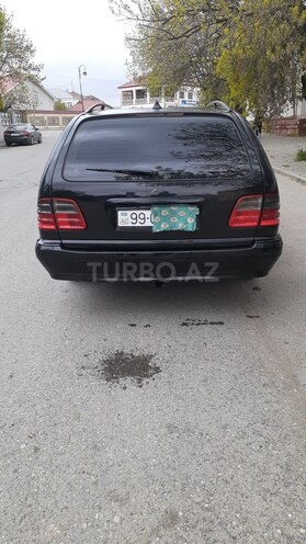 Mercedes 200 2002, 348,000 km - 2.0 л - Quba
