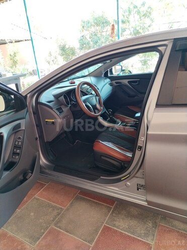 Hyundai Elantra 2015, 120,000 km - 1.8 l - Ağcabədi