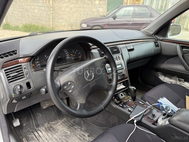 Mercedes E 220 d 2001, 283,000 km - 2.2 l - Bakı