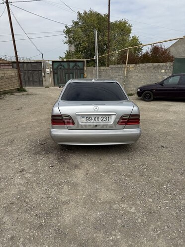 Mercedes E 220 d 2001, 283,000 km - 2.2 l - Bakı