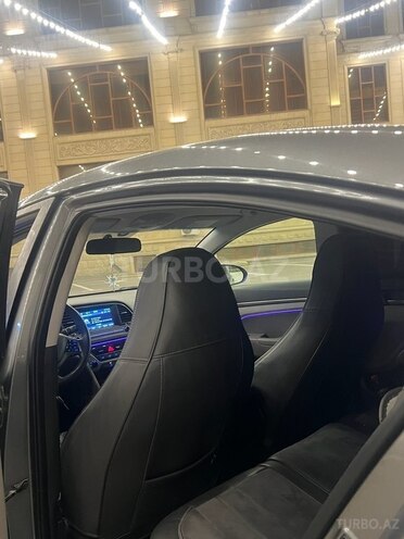 Hyundai Elantra 2018, 105,845 km - 2.0 л - Bakı