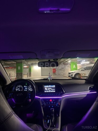 Hyundai Elantra 2018, 105,845 km - 2.0 л - Bakı