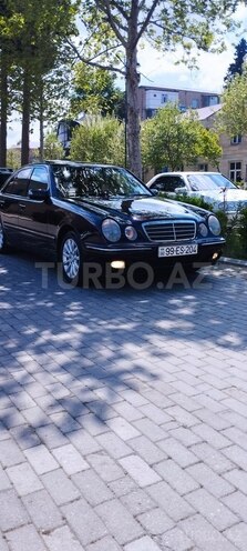 Mercedes E 220 d 2001, 467,500 km - 2.2 л - İmişli