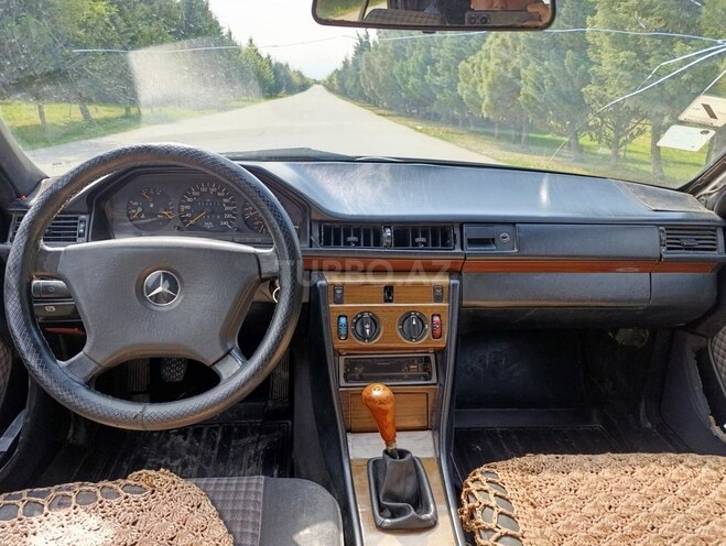 Mercedes E 250 1992, 357,000 km - 2.5 l - Bakı