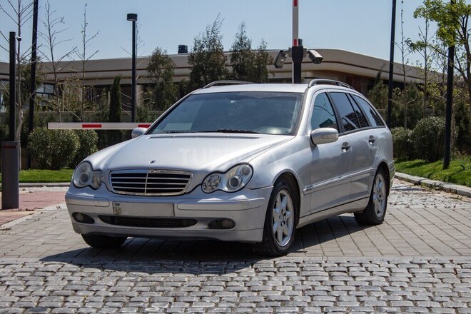 Mercedes C 220 d 2003, 334,876 km - 2.2 l - Bakı