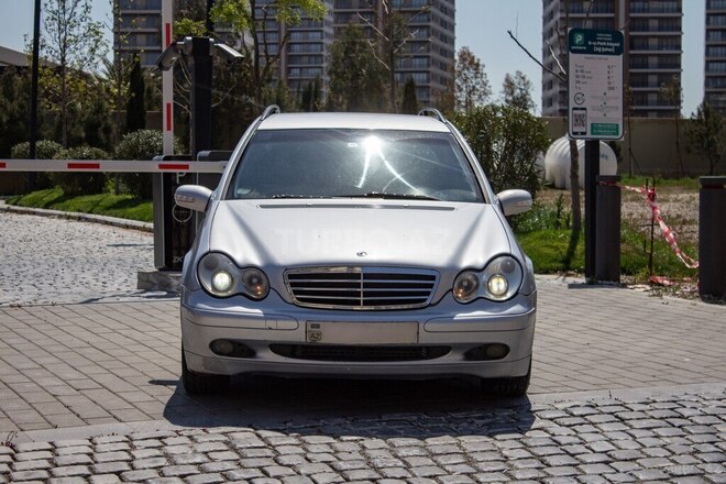 Mercedes C 220 d 2003, 334,876 km - 2.2 l - Bakı
