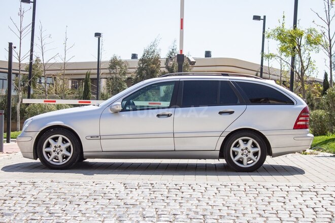 Mercedes C 220 d 2003, 334,876 km - 2.2 l - Bakı