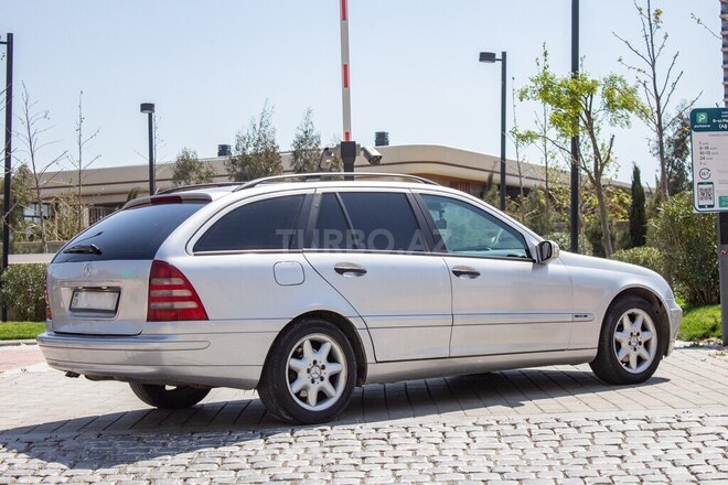 Mercedes C 220 d 2003, 334,876 km - 2.2 l - Bakı
