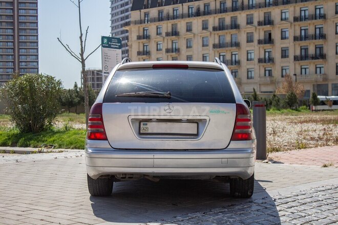 Mercedes C 220 d 2003, 334,876 km - 2.2 l - Bakı