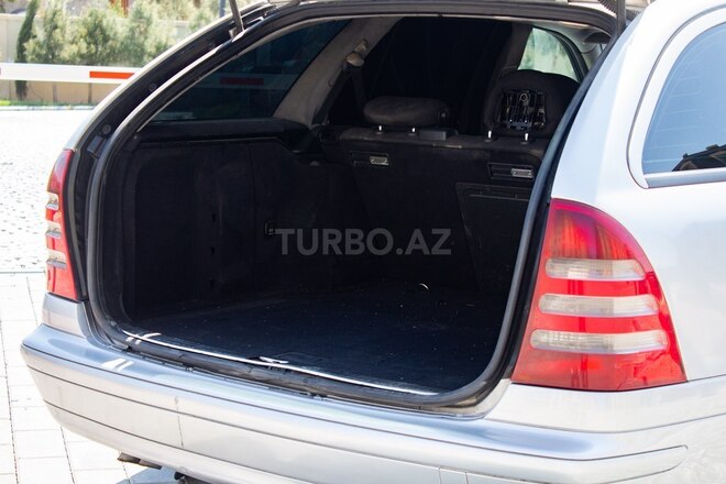 Mercedes C 220 d 2003, 334,876 km - 2.2 l - Bakı