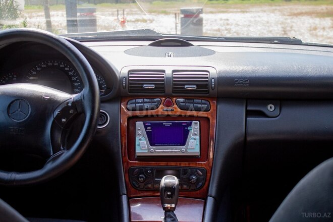 Mercedes C 220 d 2003, 334,876 km - 2.2 l - Bakı