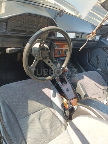 Mercedes E 200 d 1987, 333,333 km - 2.0 л - Ağcabədi