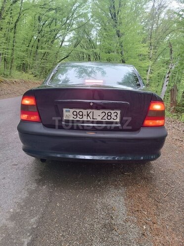 Opel Vectra 1998, 320,000 km - 1.6 l - Quba