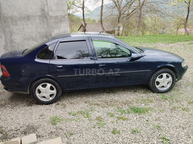 Opel Vectra 1998, 320,000 km - 1.6 l - Quba
