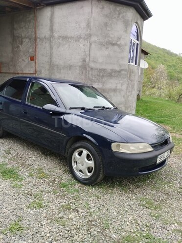 Opel Vectra 1998, 320,000 km - 1.6 l - Quba