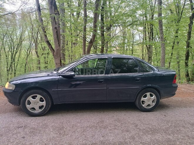 Opel Vectra 1998, 320,000 km - 1.6 l - Quba