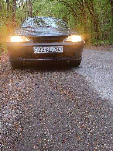 Opel Vectra 1998, 320,000 km - 1.6 l - Quba
