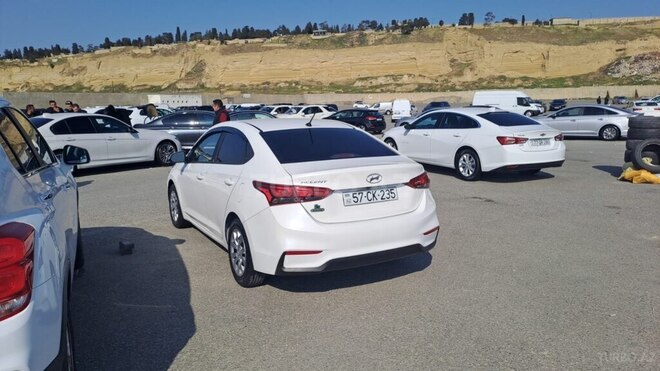 Hyundai Accent 2019, 121,600 km - 1.6 л - Şəmkir