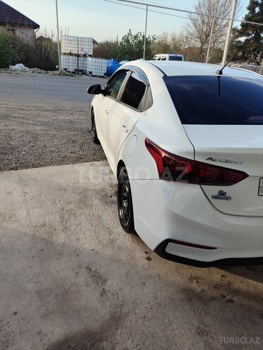 Hyundai Accent 2019, 121,600 km - 1.6 л - Şəmkir