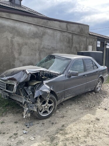 Mercedes C 200 1997, 510,000 km - 2.0 l - Qusar