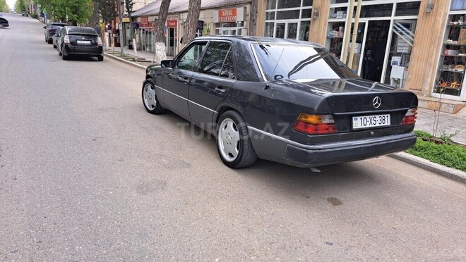 Mercedes E 200 d 1992, 120,000 km - 2.0 л - Qazax